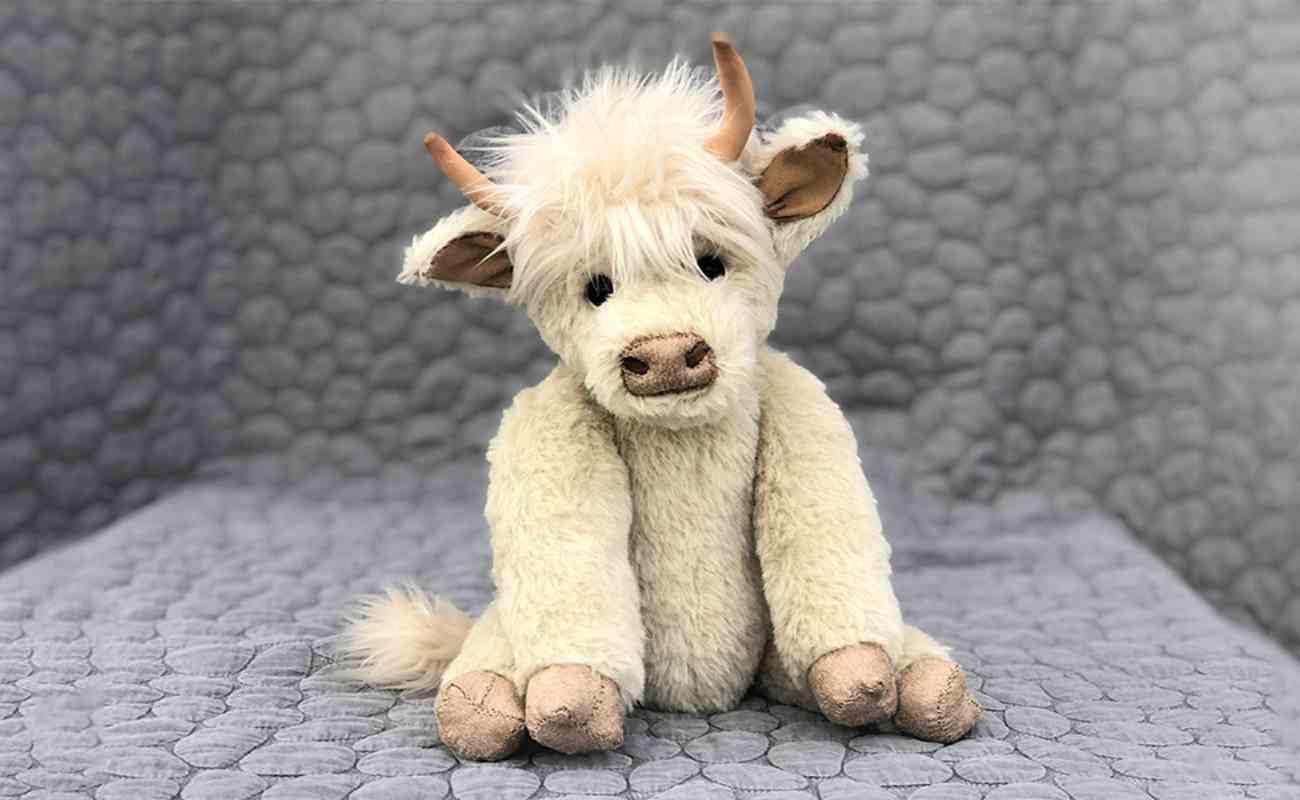 Highland Cow Toy-This Internet Star Is Soft, Snuggly, and Irresistible consumergifts
