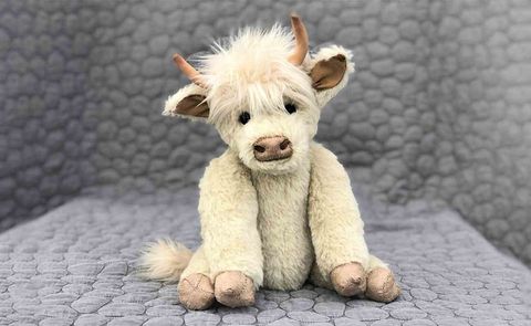 Highland Cow Toy-This Internet Star Is Soft, Snuggly, and Irresistible
